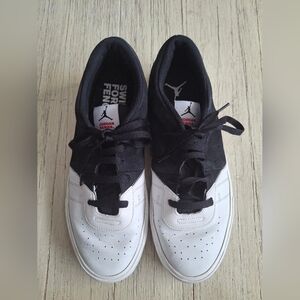 💋Jordan Series Men's Black and White Sneakers💋